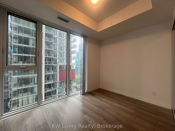 4th image of 400 King St W #1808