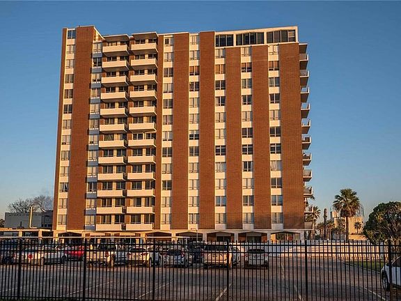 4th image of 715 S Broadway St #305