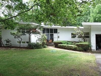 1st image of 20 Greenleaf Dr
