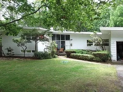 20 Greenleaf Dr