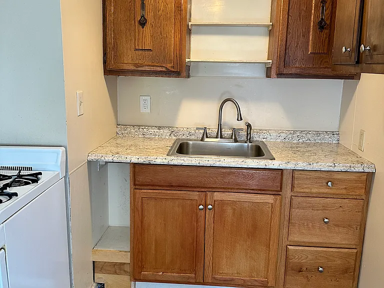 27 Central Park Ave #1 — Photo 9