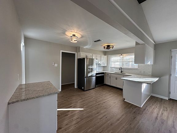 4th image of 3010 Bluebonnet Ln