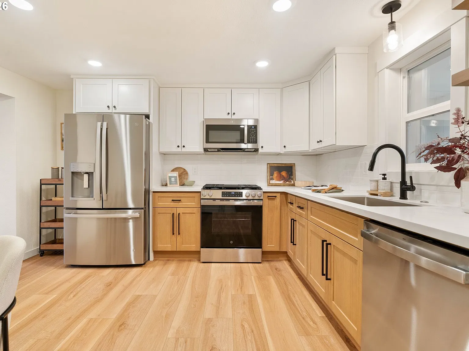 612 Holmes Ln — Photo 3