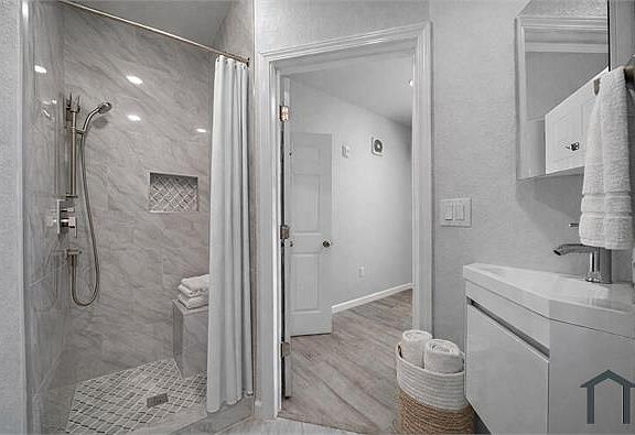 5th image of 715 28th St #A