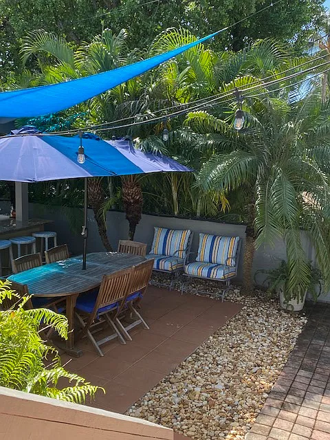 21 Oleander — Photo 2