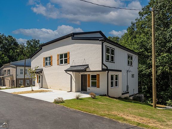 3rd image of 2389 Highpoint Rd