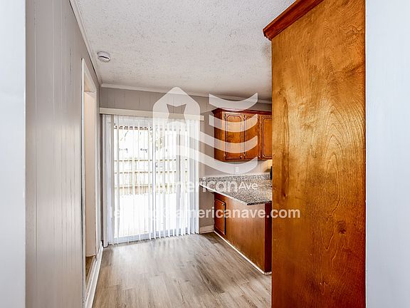 4-Dining Room