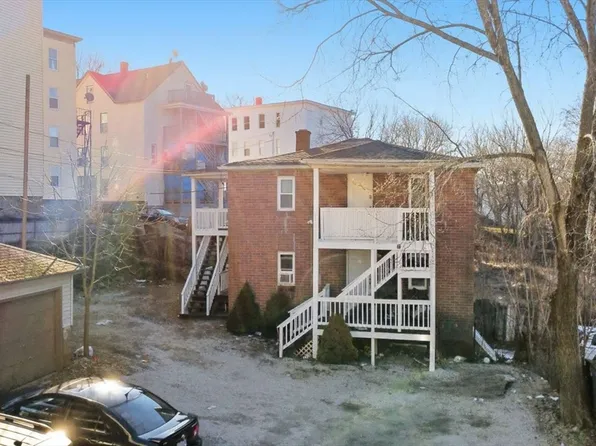 98 Cross St, Southbridge, MA 01550