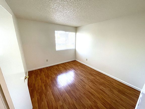 4th image of 11620 Sylvan St #3