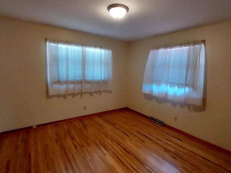 319 N Clayton Ave — Photo 11