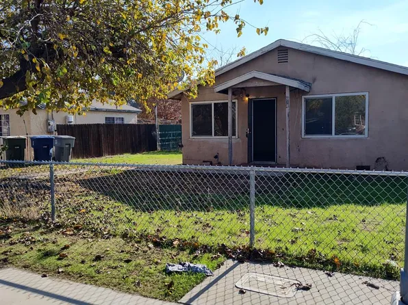 916 Adell St, Madera, CA 93638