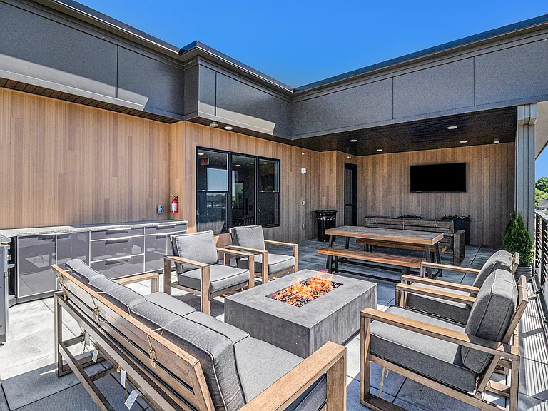 The Tribune Lofts - Rooftop Deck with Fire Pit