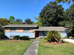 1050 SW 11th St, Gainesville, FL 32601