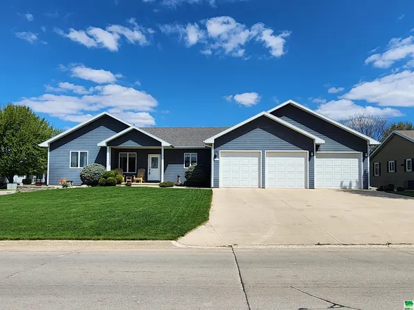 701 11th St SE, Orange City, IA 51041