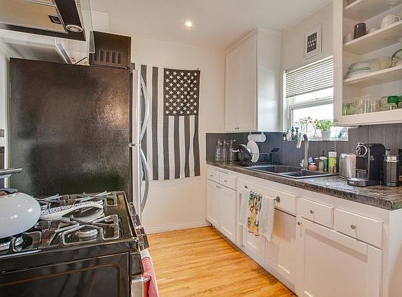 3rd image of 565 Westminster Ave APT 3