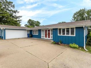 4007 El Rancho Dr, Davenport, IA 52806