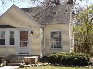 2119 Brys Dr, Grosse Pointe Woods, MI 48236