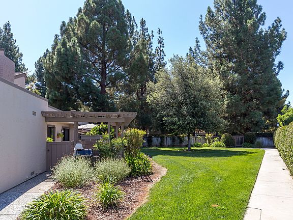 4th image of 1681 Sandyrock Ct