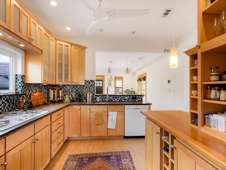 4401 N Raleigh St — Photo 6