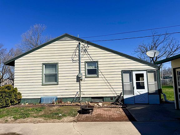 4th image of 1115 Erie St