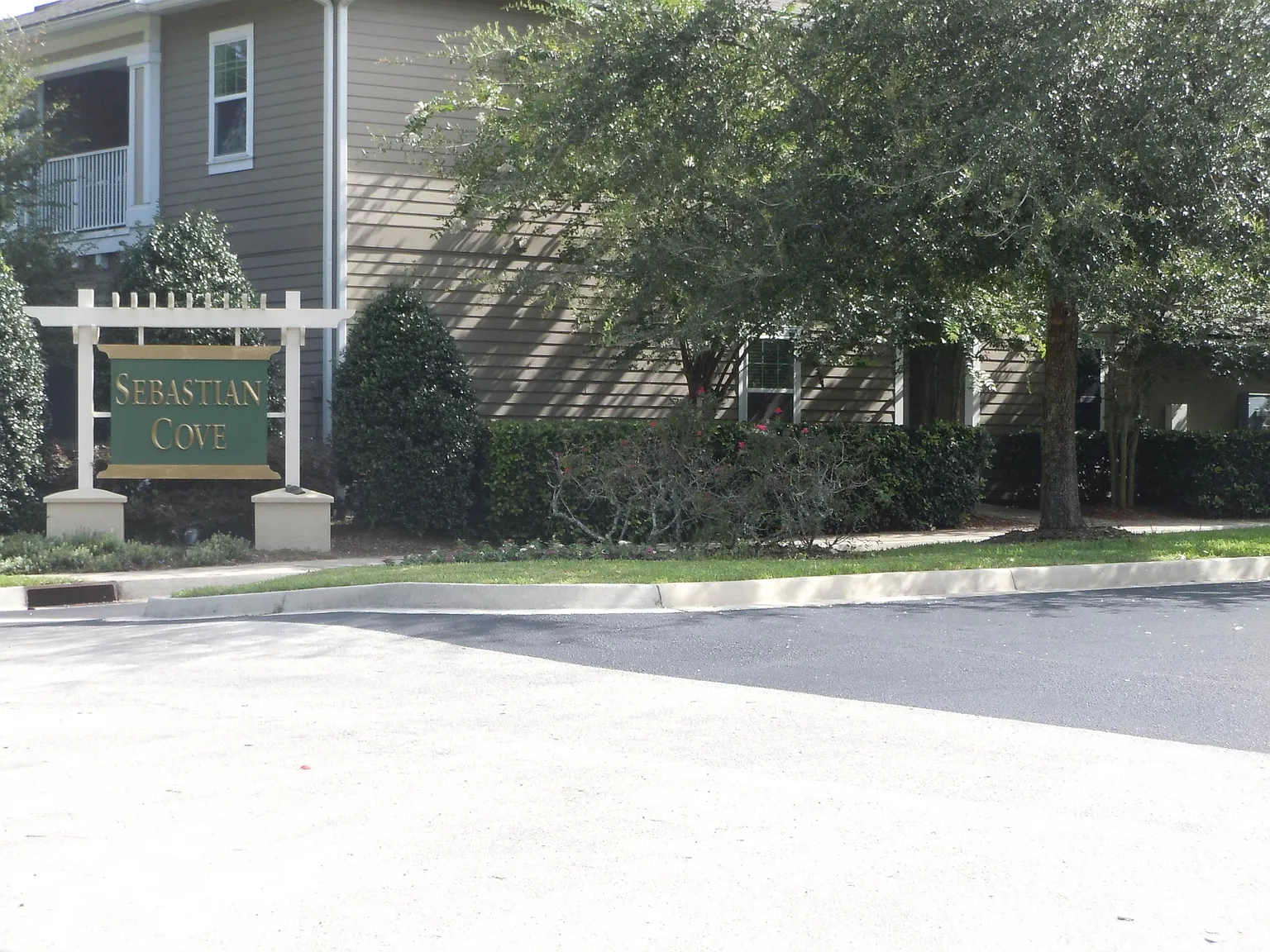 3 bed, 1139 sqft, $1,900 — Photo 2