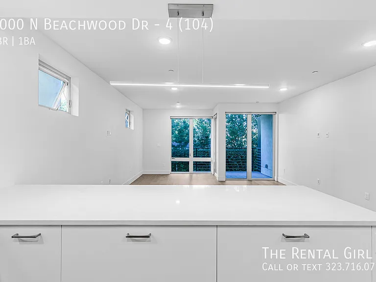 2000 N Beachwood Dr #4-104 — Photo 14