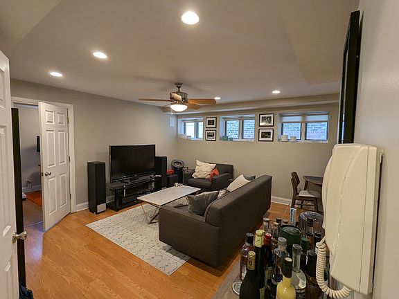2nd image of 658 W Aldine Ave APT B