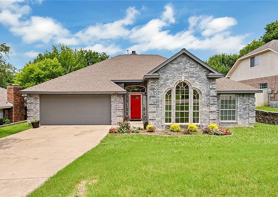 1st image of 102 Forest Ln