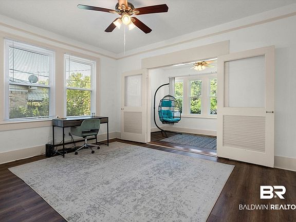 5th image of 122 Bush Ave