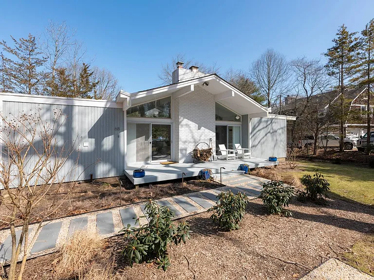 68 Springy Banks Rd — Photo 3