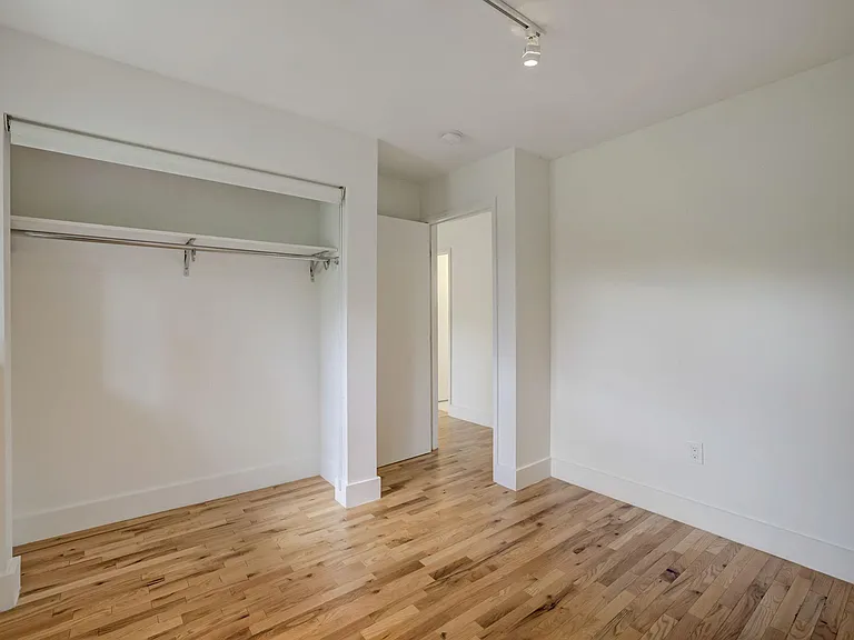 5525 Media Dr #6 — Photo 19