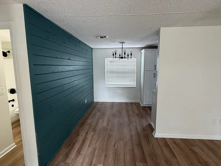 7539 Walden Rd E — Photo 17