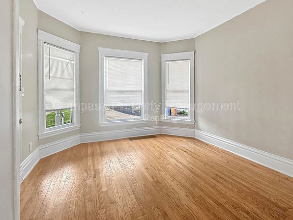 3rd image of 625 Kellogg St SE #1