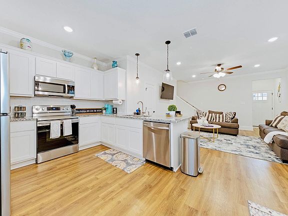 4th image of 10329 Lynwood Vlg #101