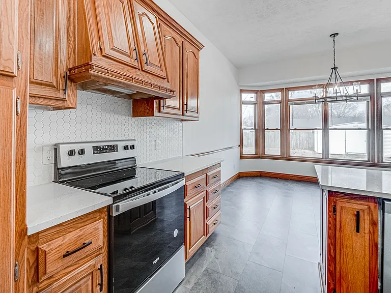 2467 S York Ave — Photo 8