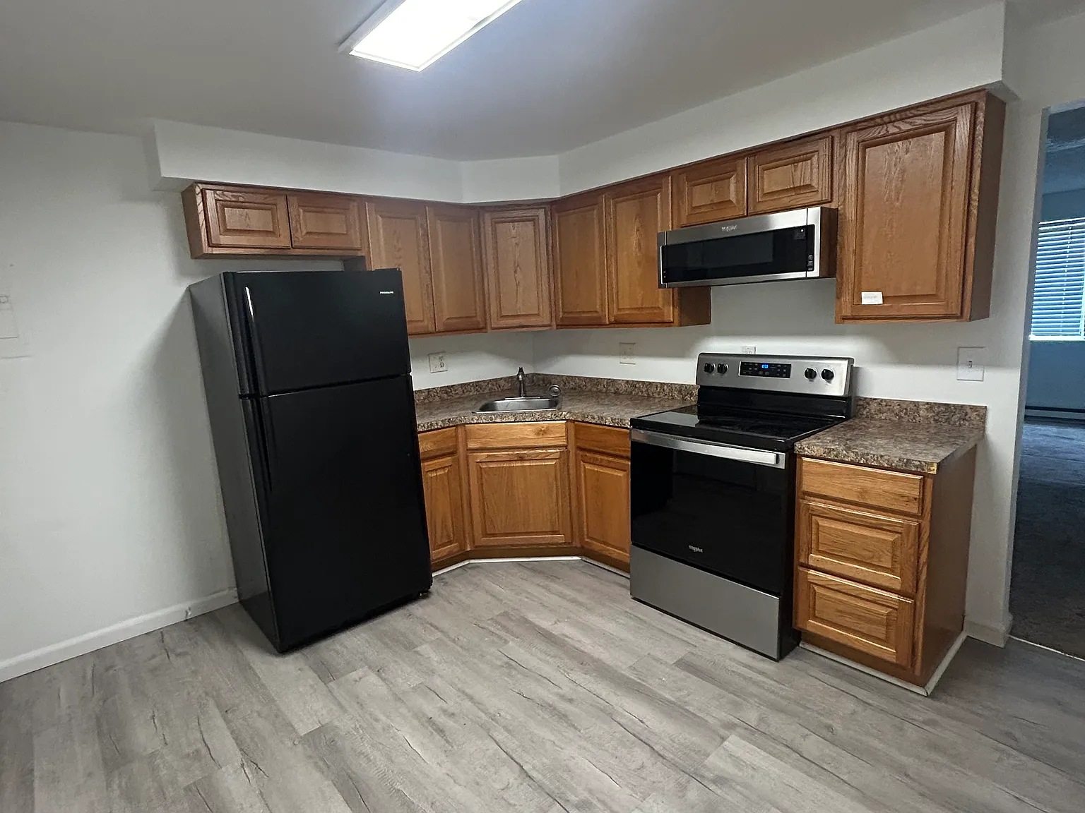 2 bed, 730 sqft, $1,300 — Photo 1