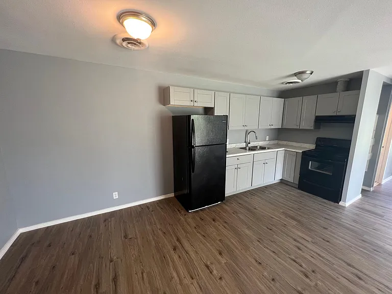 525 E Caney St #B — Photo 11