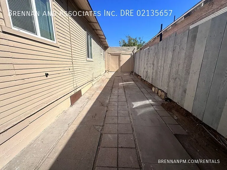 1742 Kearney Ave — Photo 16