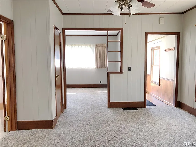 708 Schuyler St — Photo 2