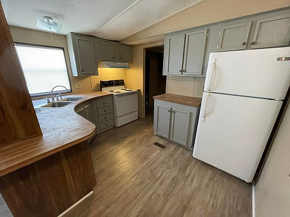 4th image of 8103 N Palafox St #19