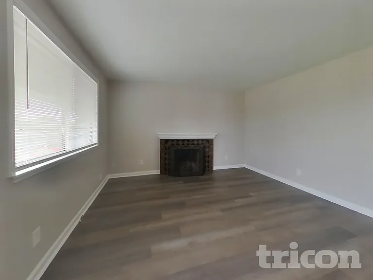 207 Roger St — Photo 4