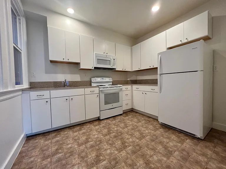 1601 Sacramento St #6 — Photo 7