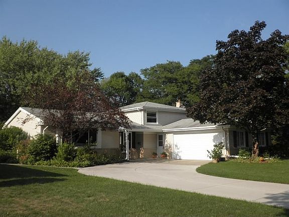 3rd image of 1514 E Lake Louise Dr