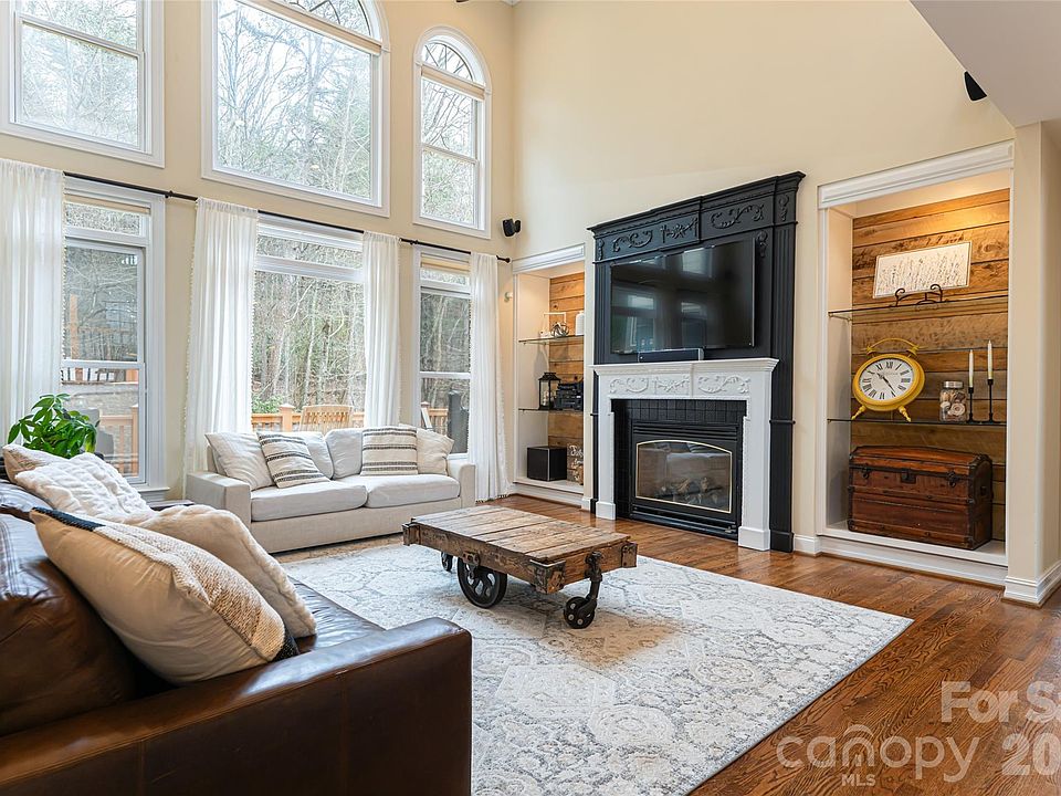 1st image of 39 Windover Dr
