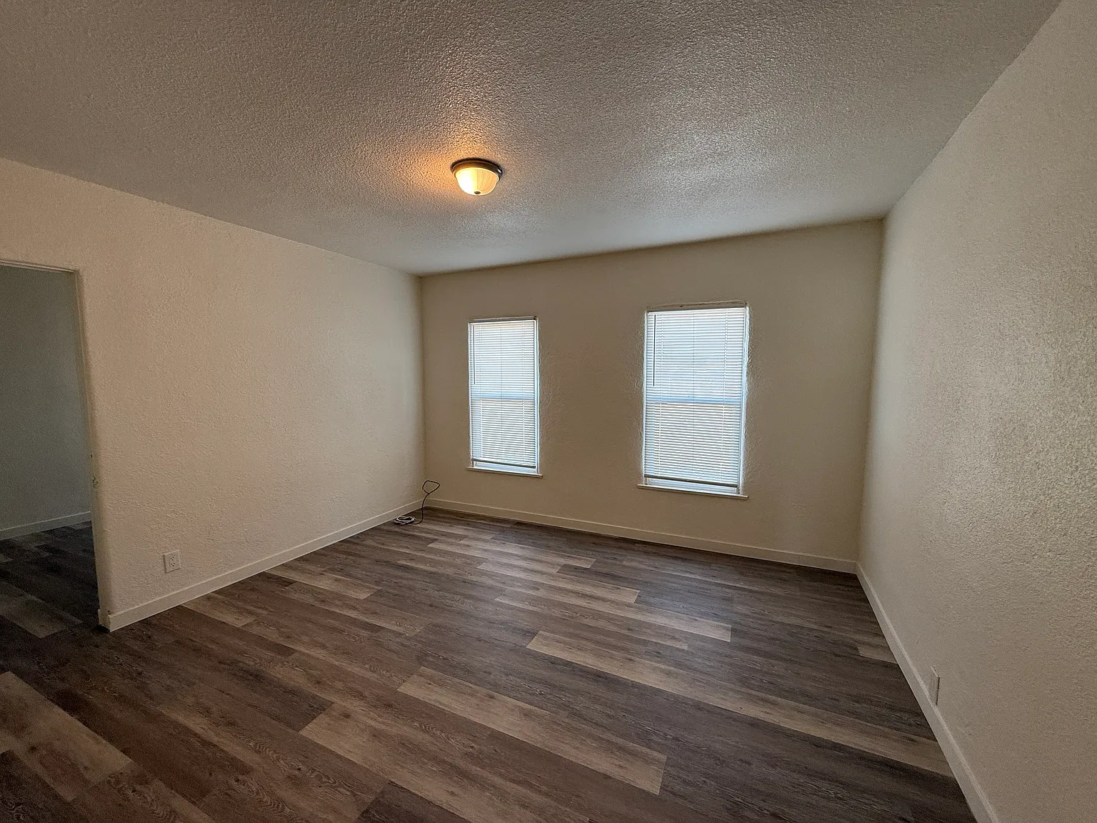 3 bed, 1300 sqft, $2,000 — Photo 2