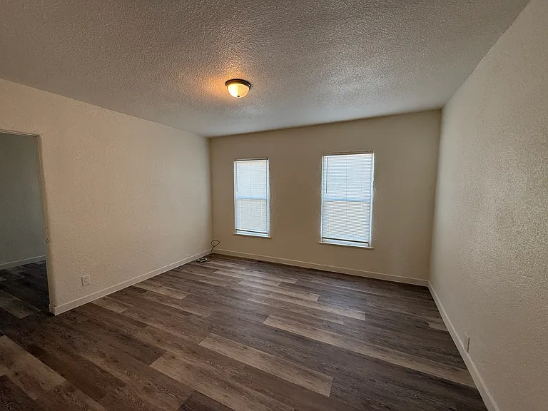 1434 W Euclid Ave — Photo 2