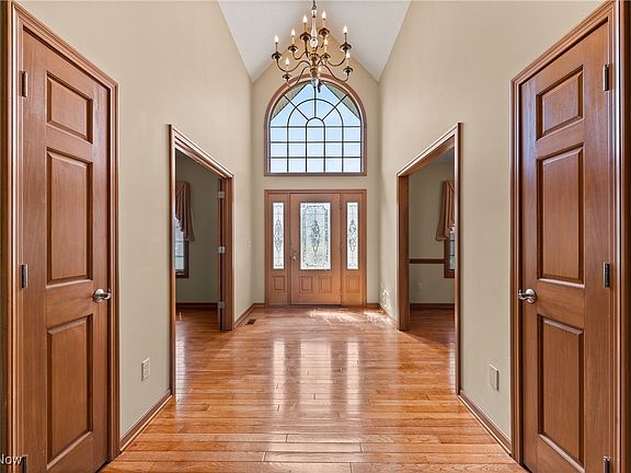 3rd image of 5468 Hedgebrook Dr