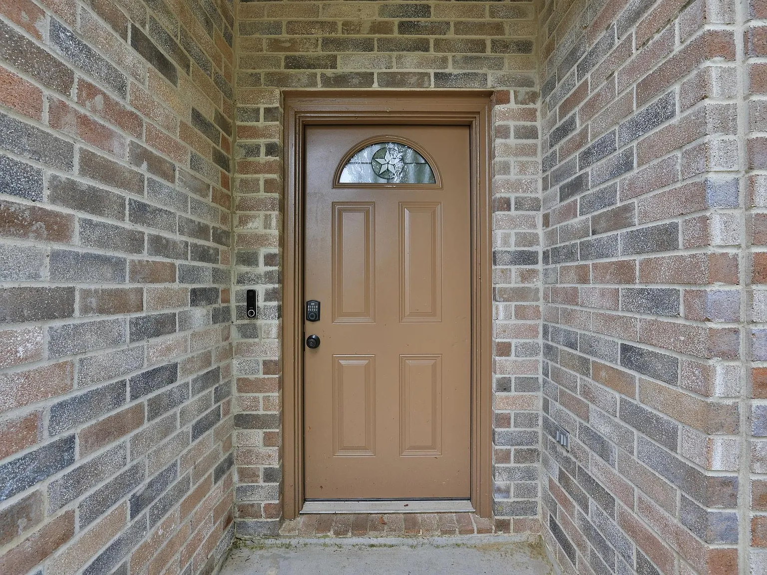 3 bed, 2.0 bath, 1910 sqft, $1,950 — Photo 4