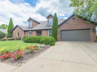 2666 Oak Trail Dr, Newburgh, IN 47630