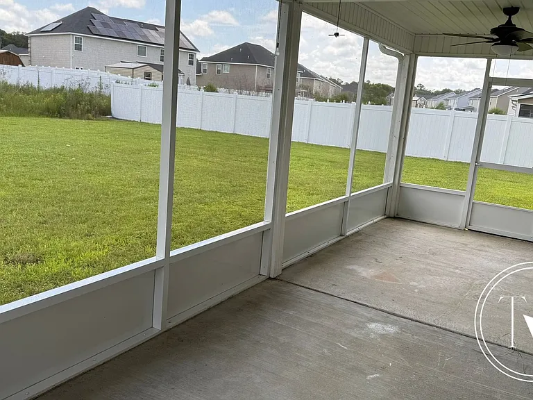 639 Red Oak Ln — Photo 32